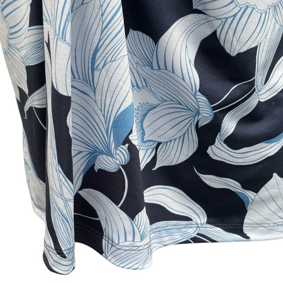 Made in Italy Navy/Light Blue Floral V-Neck Sleeveless Gather Front Top (L) - Picture 6 of 11